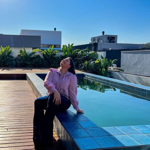 Michele Prietsch em ensaio profissional para mídias sociais