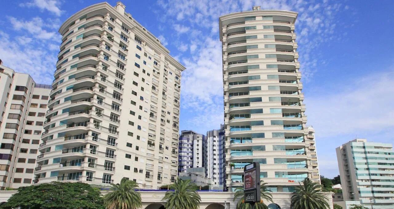 Duas torres do condomínio La Perle Beira Mar na Agronômica, Florianópolis