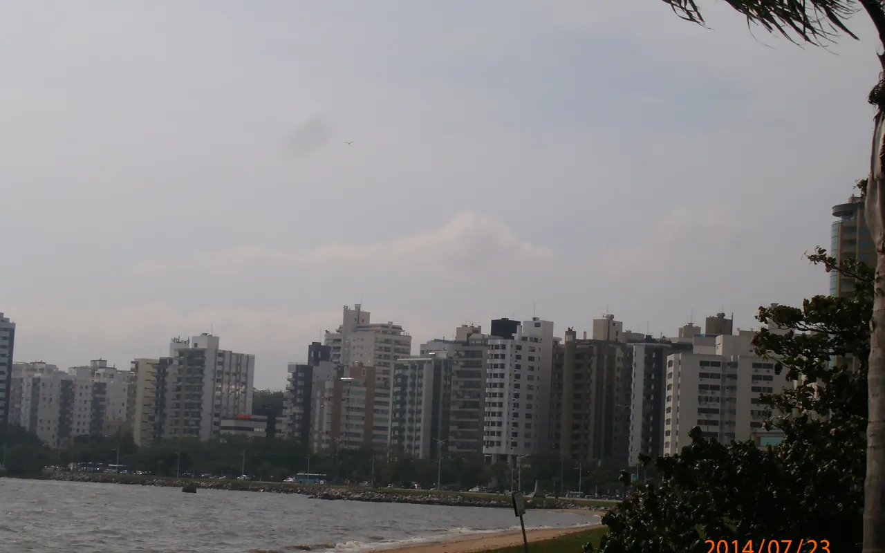 Orla e edifícios da Agronômica em julho de 2014