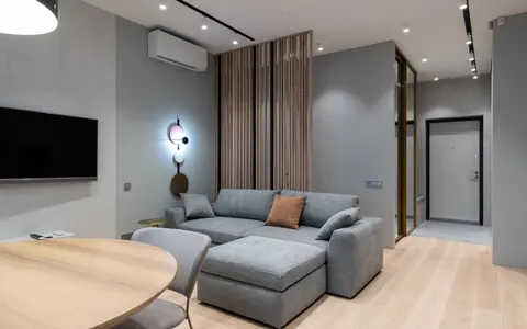 Sala mobiliada; fotografia ilustrativa para comparar uso próprio e preparação de imóvel.