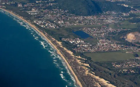 Vista aérea do Rio Tavares, em Florianópolis, em dezembro de 2013.