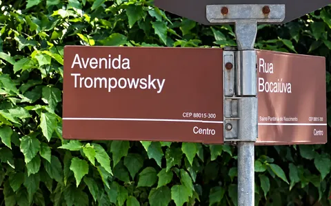 Placas da Rua Bocaiúva e da Avenida Trompowsky, em Florianópolis